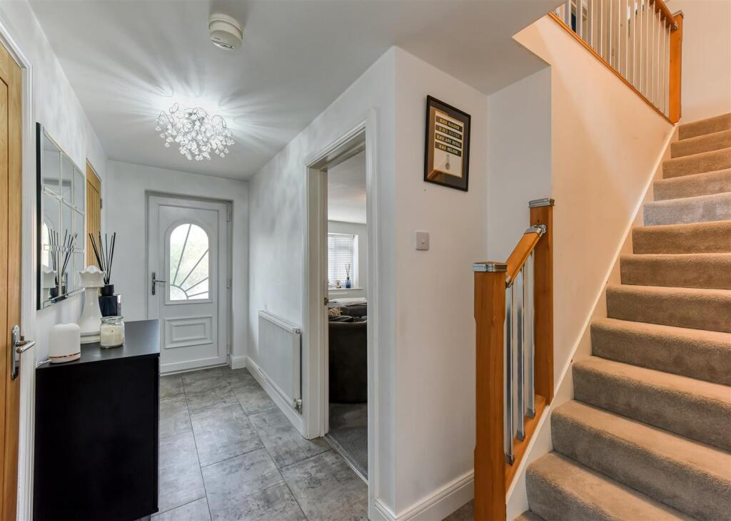 18 Brindley Close-Hall.jpg