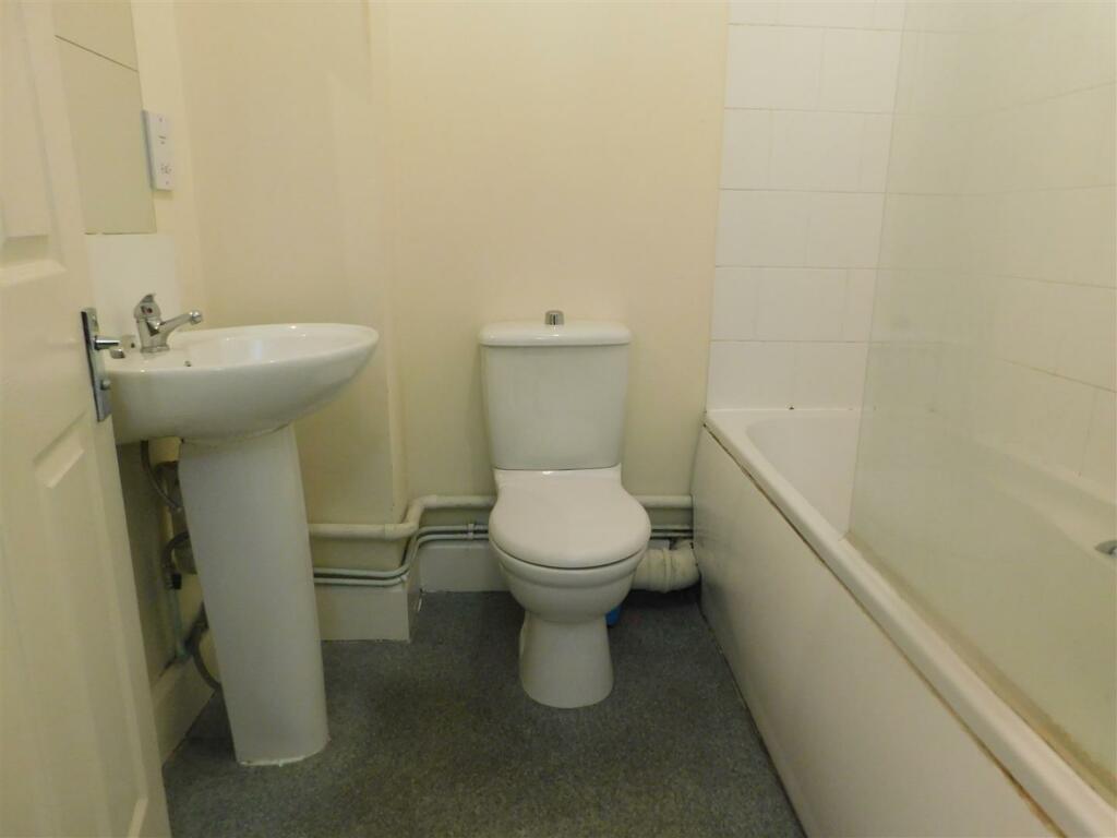 7 St Martins bathroom.JPG