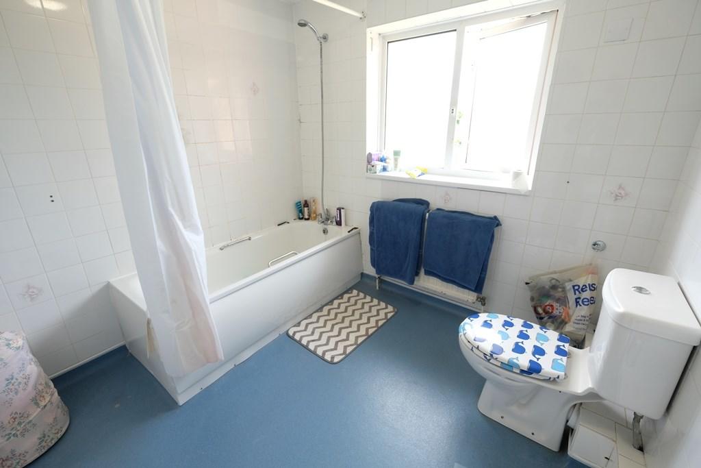ENSUITE BATHROOM 