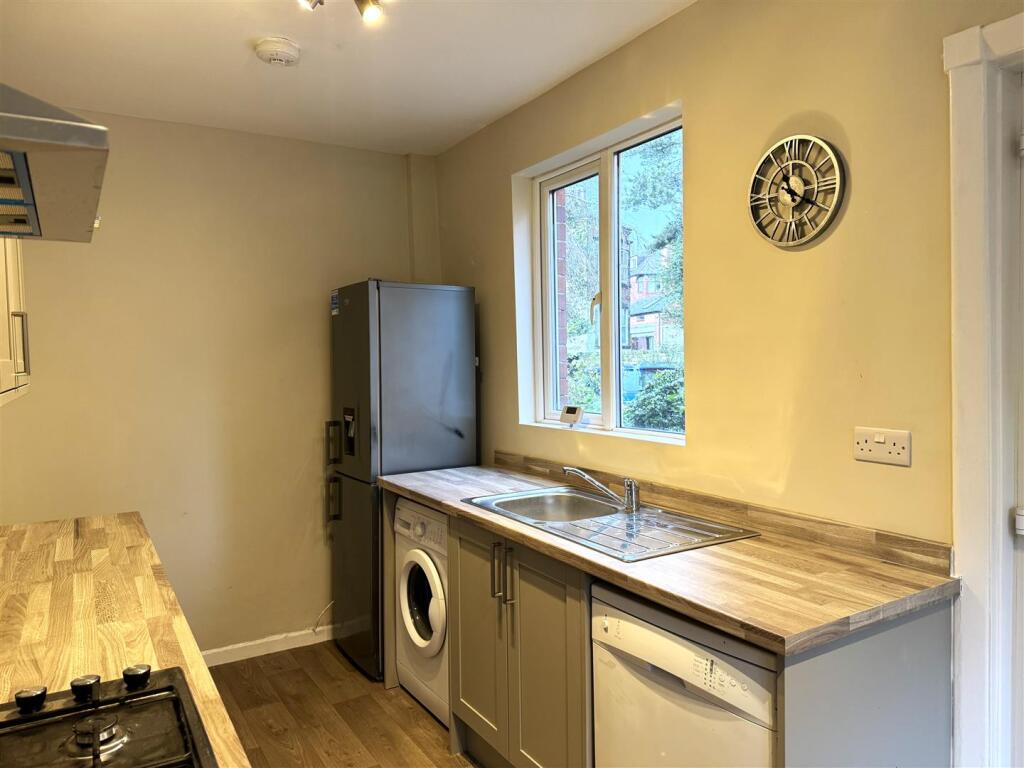 Kitchen 2.jpg