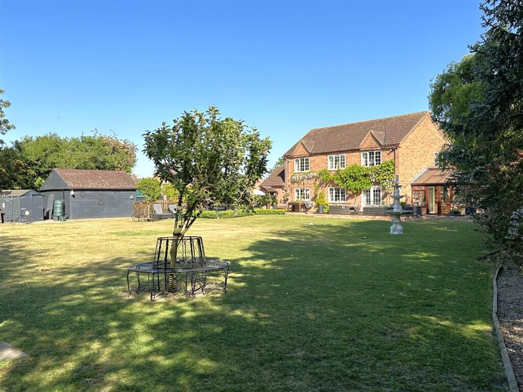 Garden &amp; Rear Elevation 384