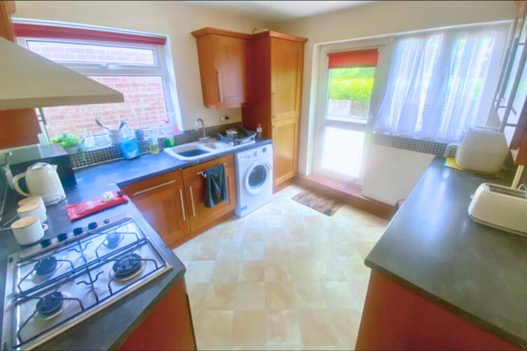 Kitchen: