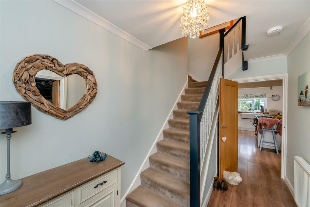 8627533-interior01.jpg