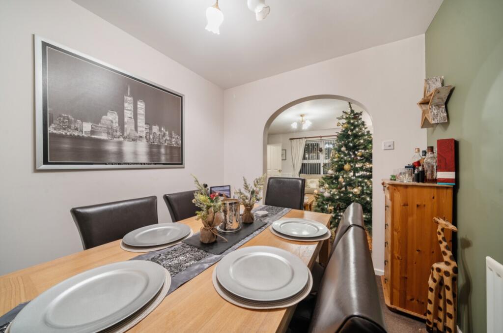 1388050-15-693b37c44d0ef-ARW