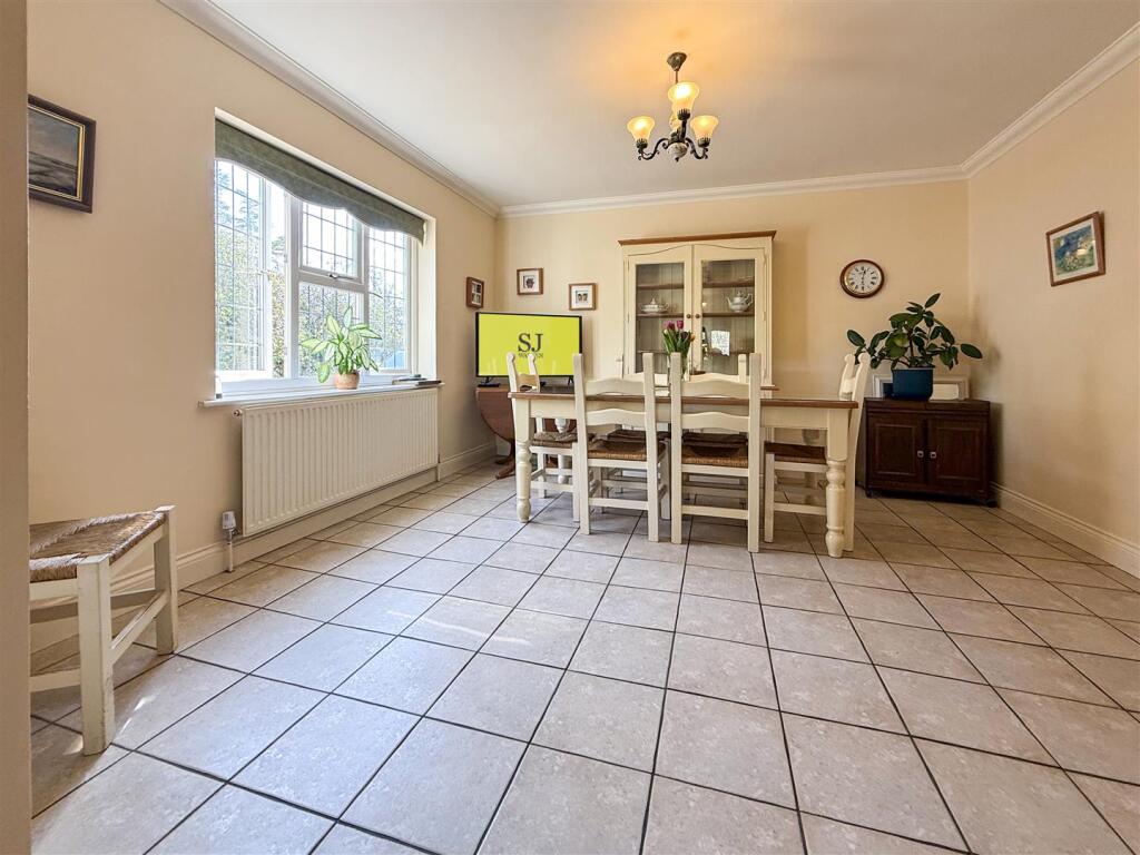 kitchen/ dining