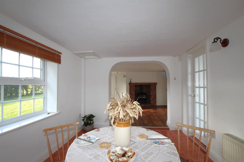 Dining Room - b.JPG