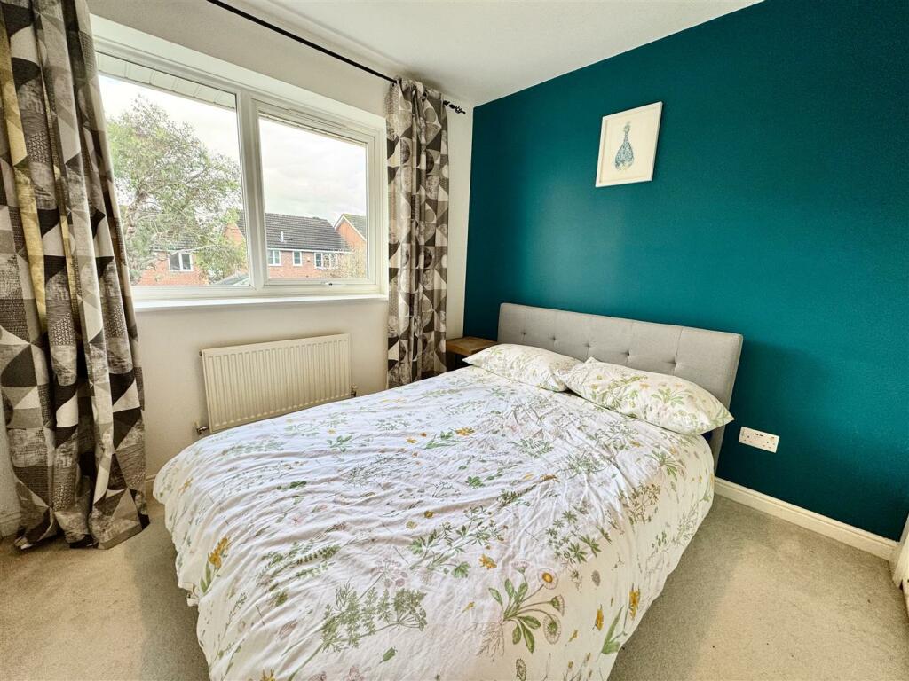 BEDROOM 2