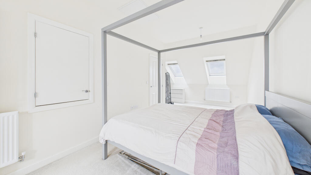 CAM04968G0-PR0063-STILL025