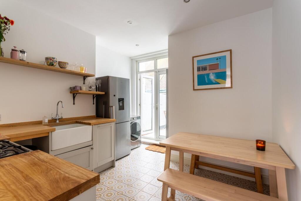 kitchen (2).jpg