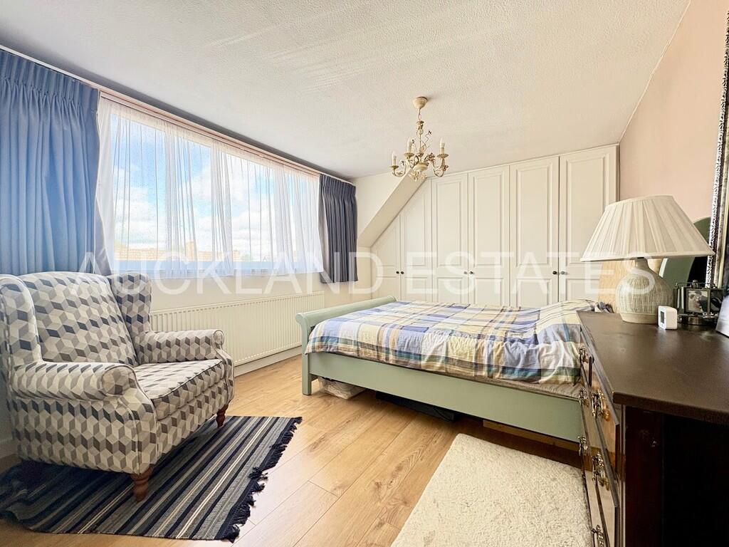 IMG_7039-17577615...