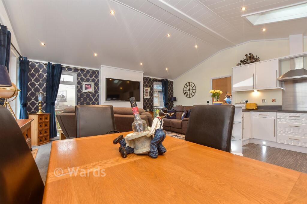 Kitchen/Lounge/Dining Area