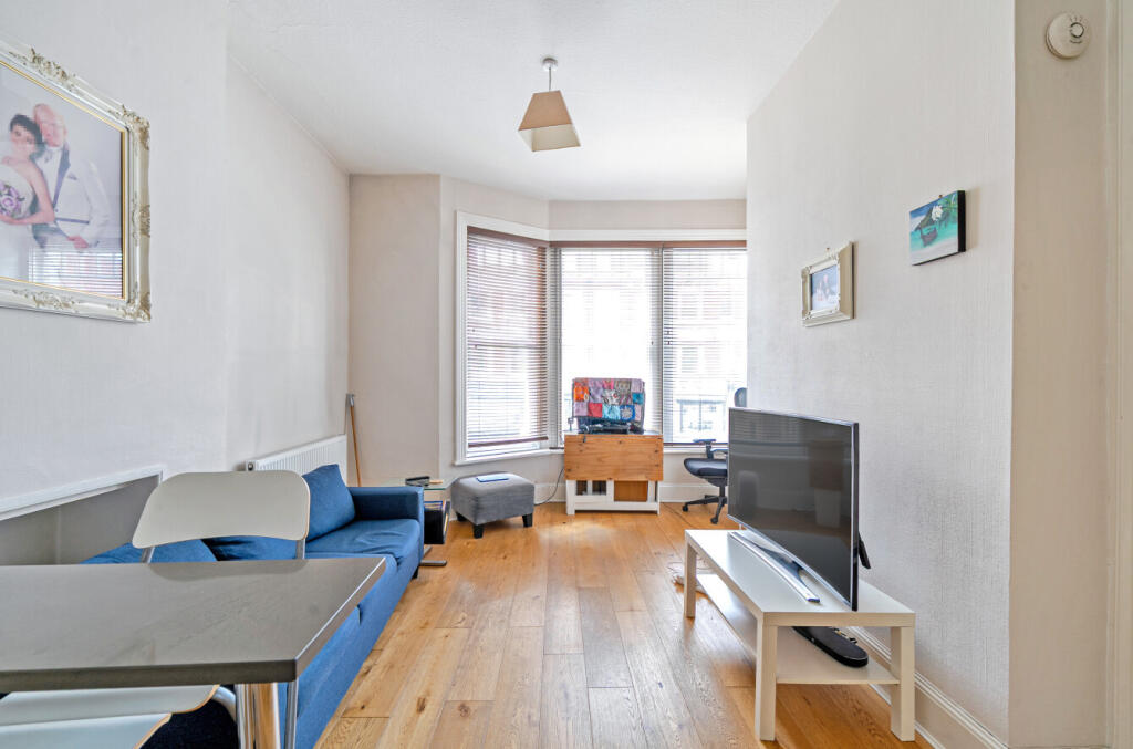 1310884-2-684a948...