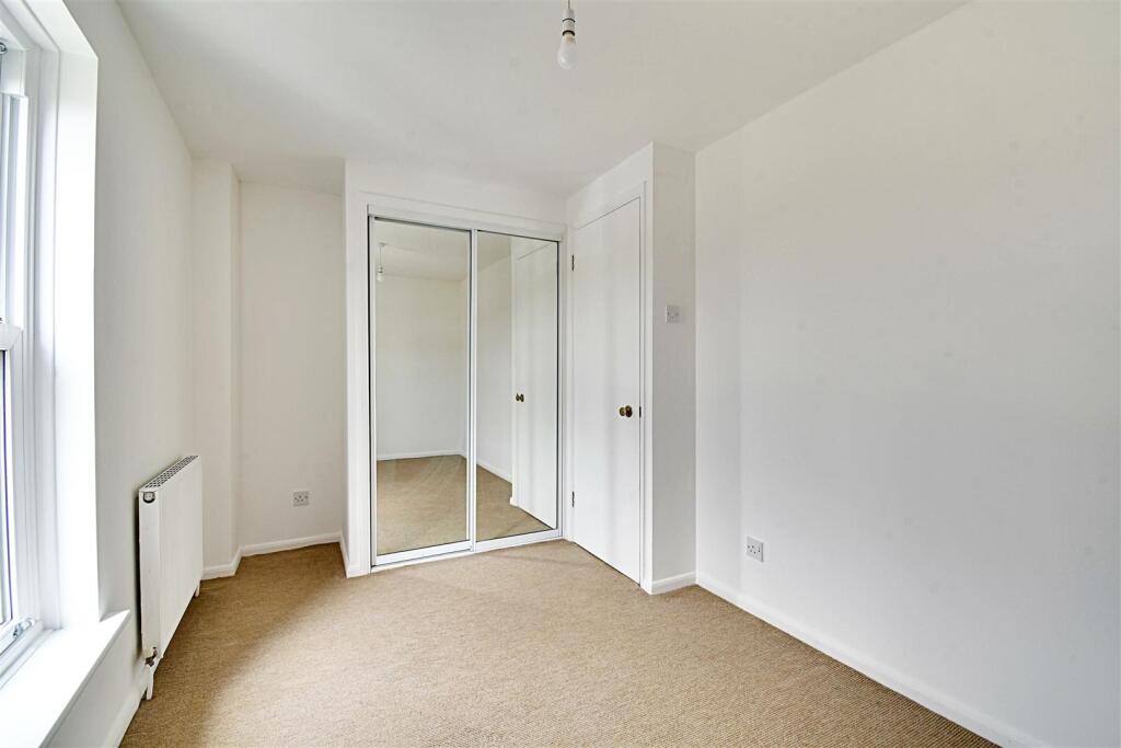 Bedroom 1_2.jpg