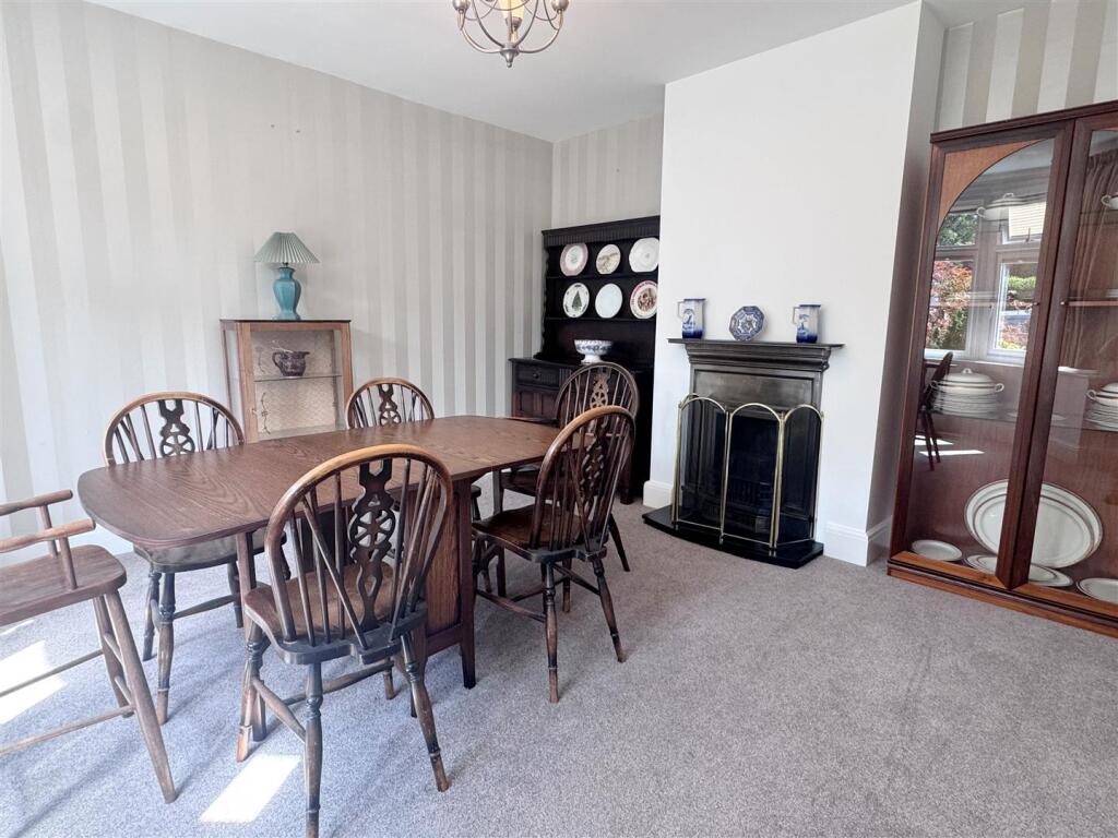 Dining Room 1.JPG
