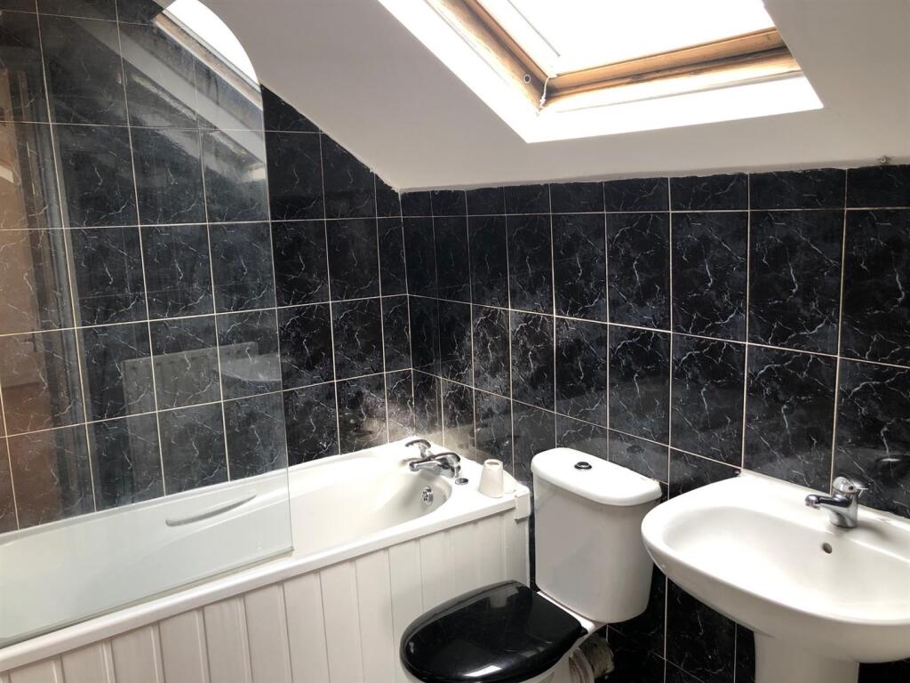 Bathroom / WC: