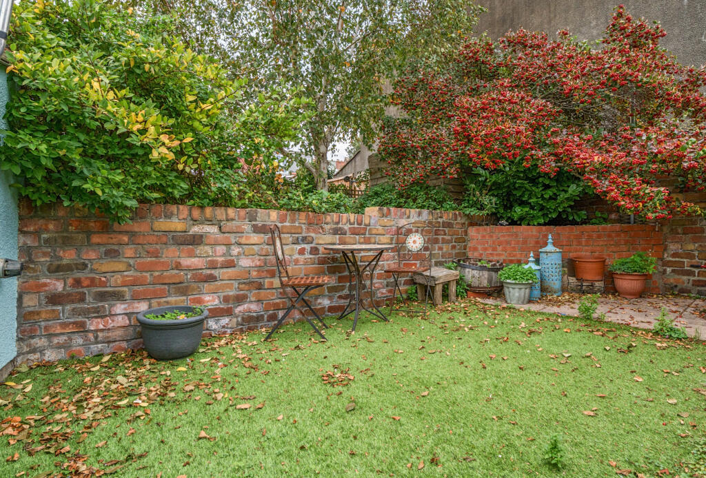 1365982-4-68efa1e...