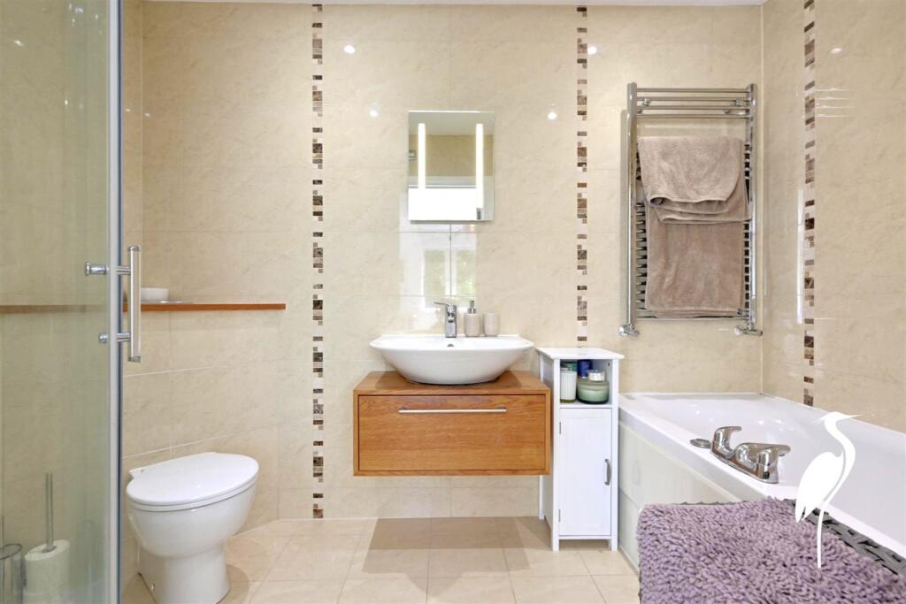 En-Suite Bathroom