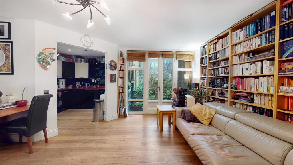 Flat 8 Park East Building, Bow Quarter - QvIUHwJ9p