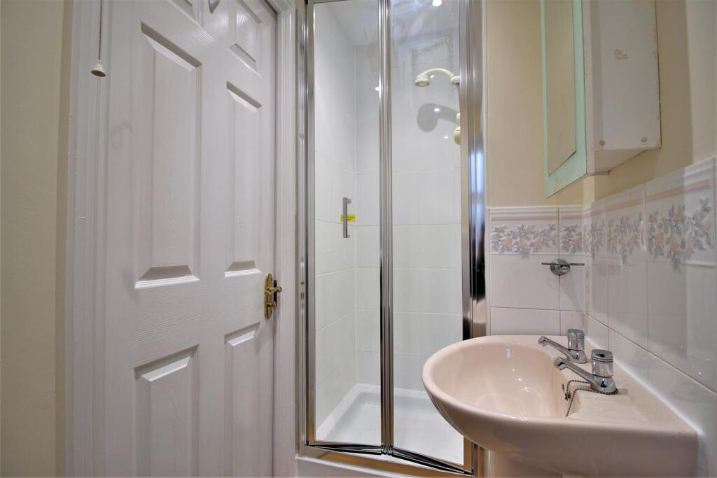 Ensuite (2).JPG