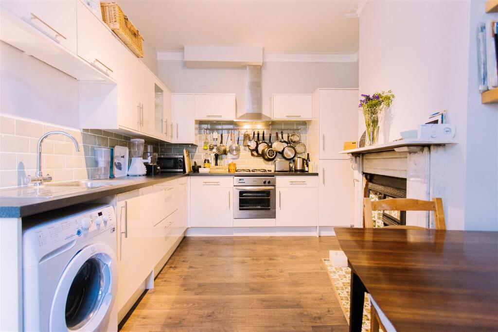 MB_crouch hill_finsbury park_davies davies_15.jpg
