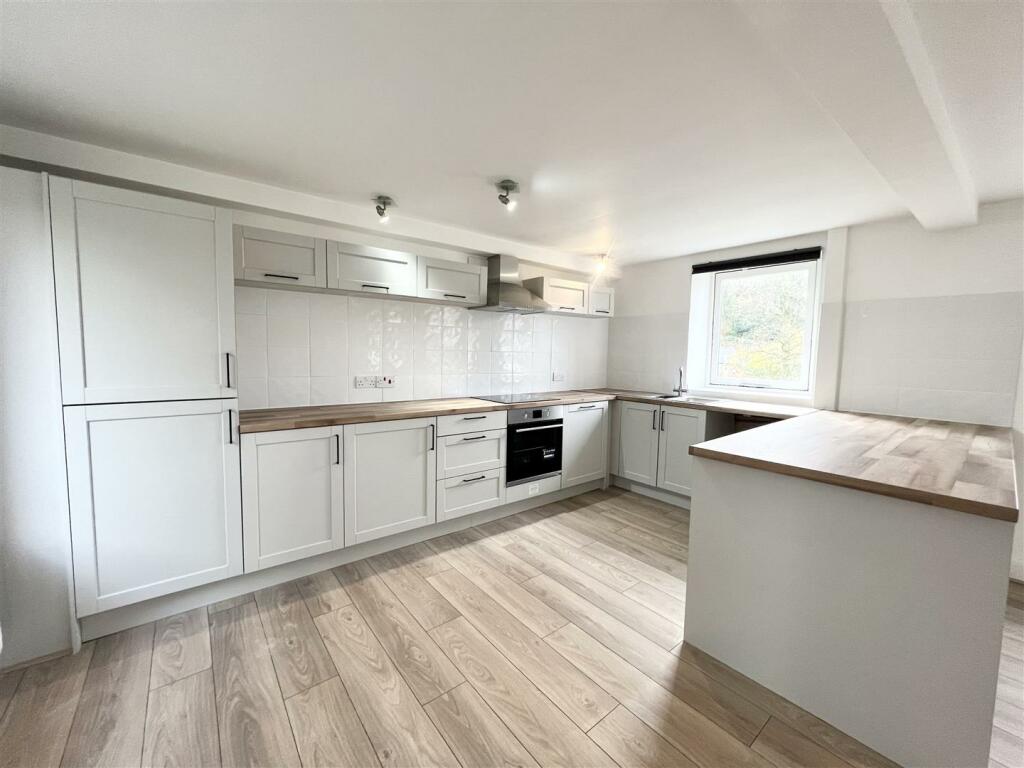 OPEN PLAN LIVING/DINING KITCHEN