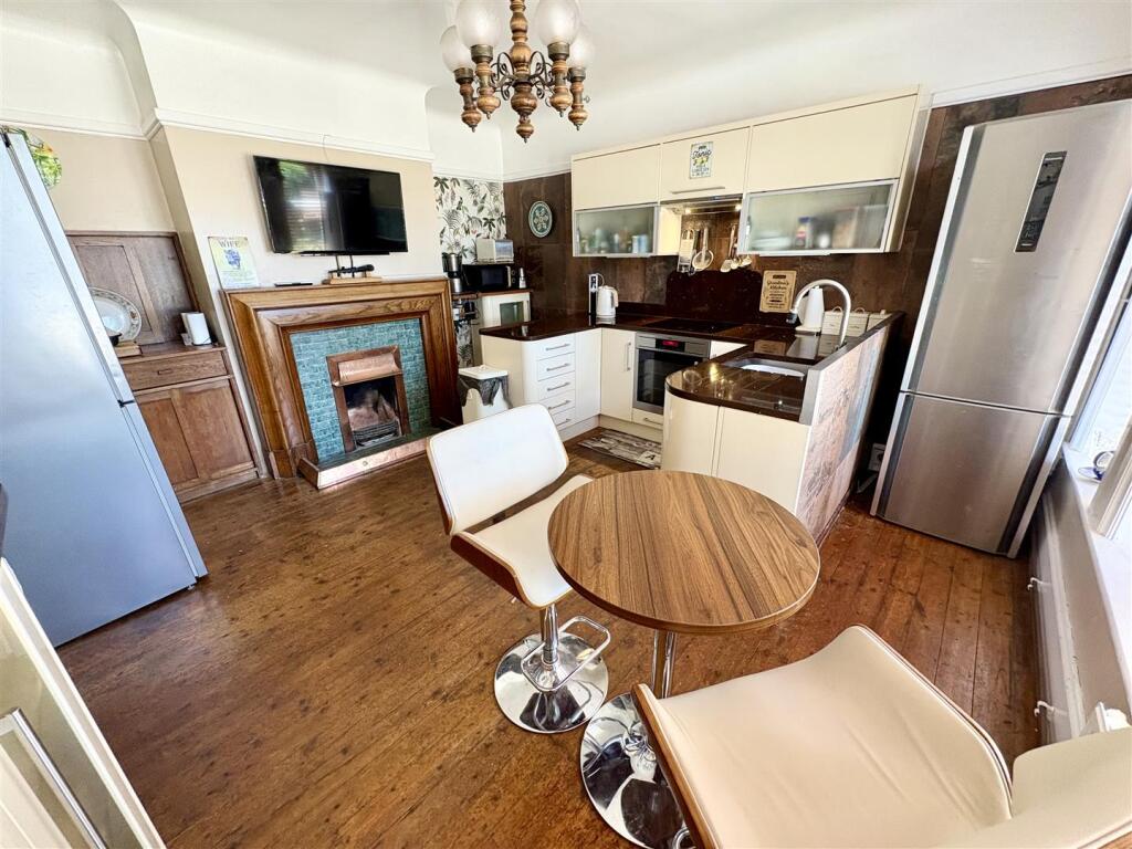 kitchen2.jpg