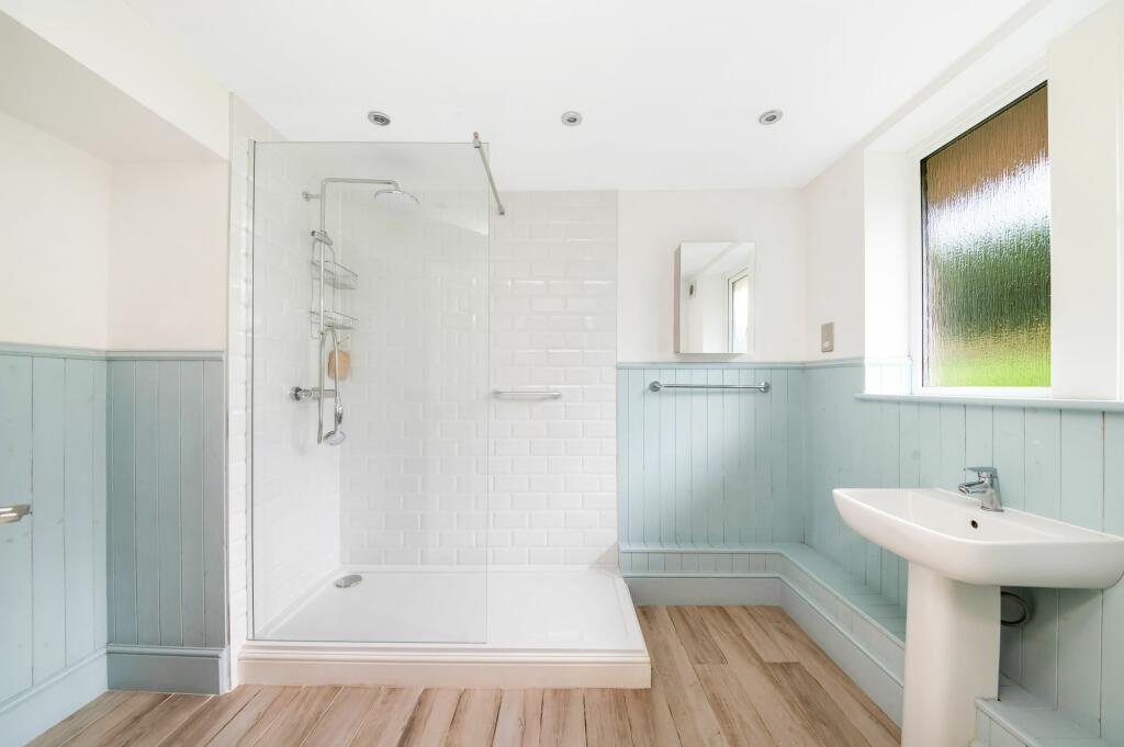 HOUSE BATHROOM