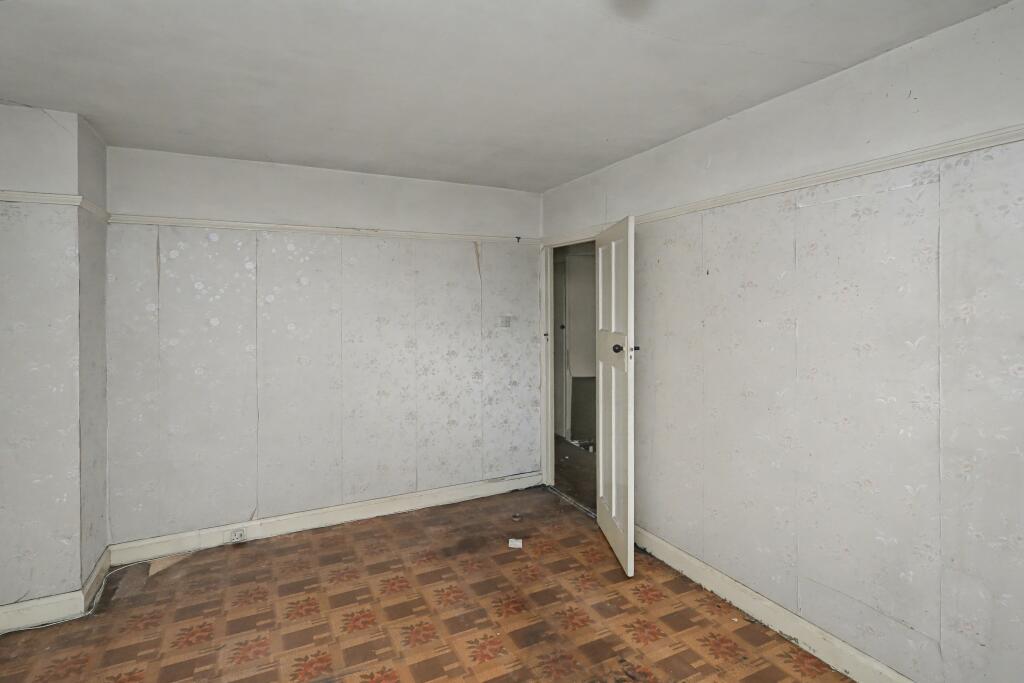 11 Meadway, Enfield, EN3 6NT