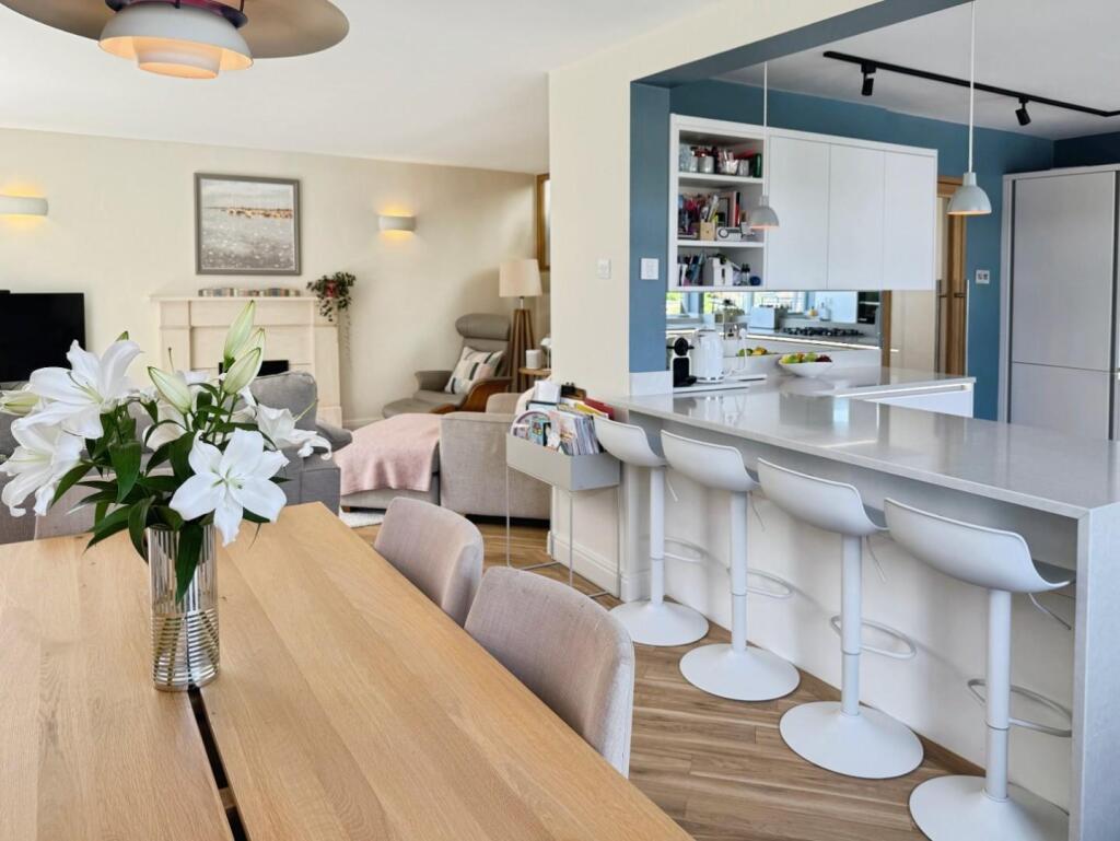 Kitchen/ dining Area