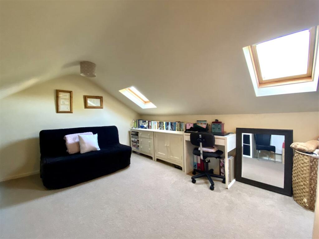 PLAYROOM/FAMILY ROOM