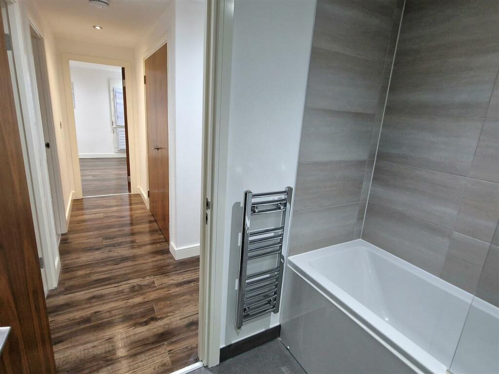 Bathroom/Hallway.jpg