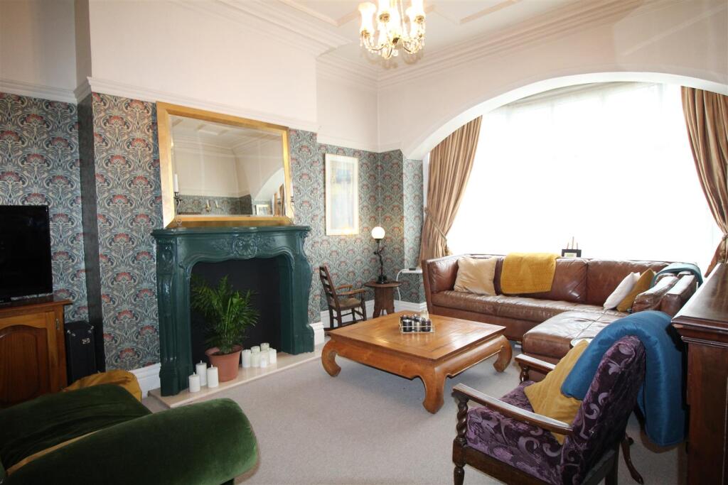 Park Road 74, Lounge.JPG