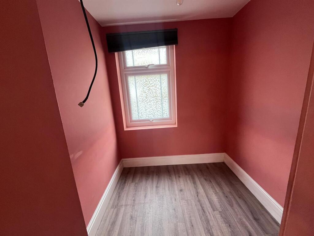 BEDROOM.jpg