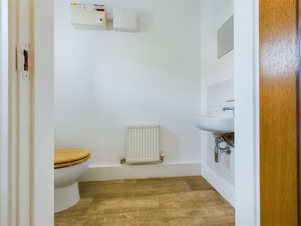 GUEST CLAKROOM