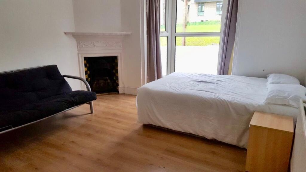128a Eaton - Room 1