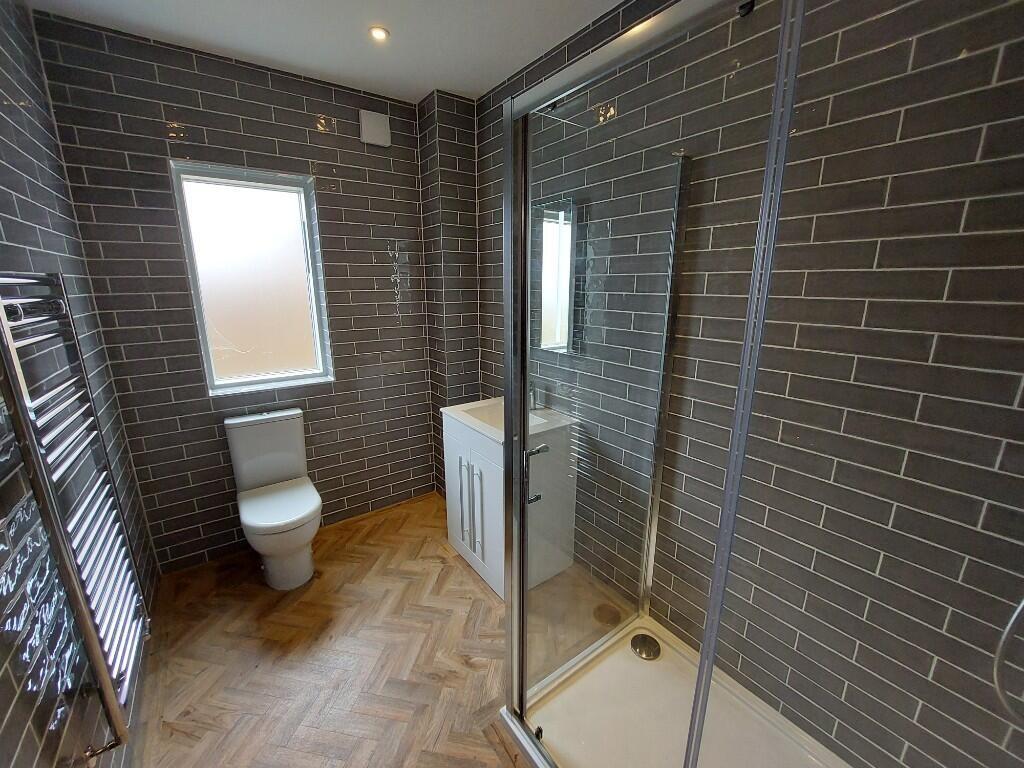 Ground floor Shower