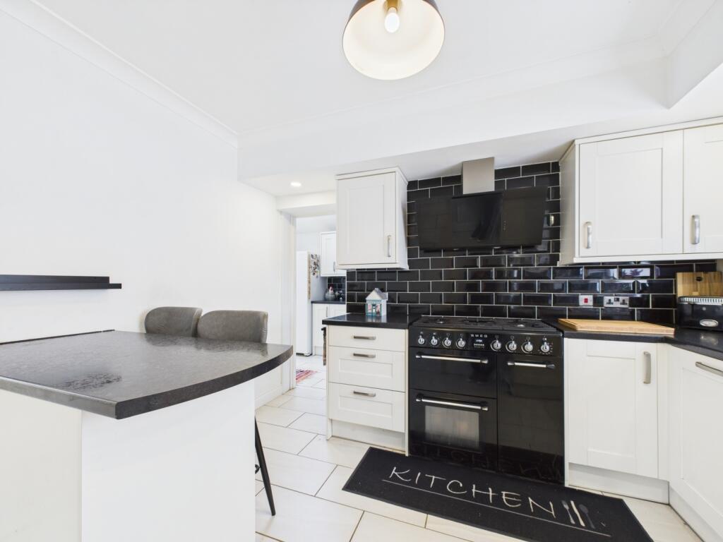 CAM02386G0-PR0123-STILL022