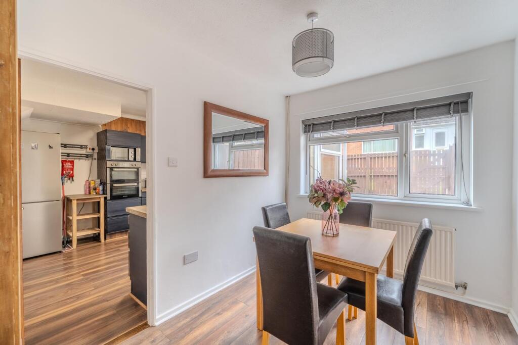 6 Canberra Close-11.jpg