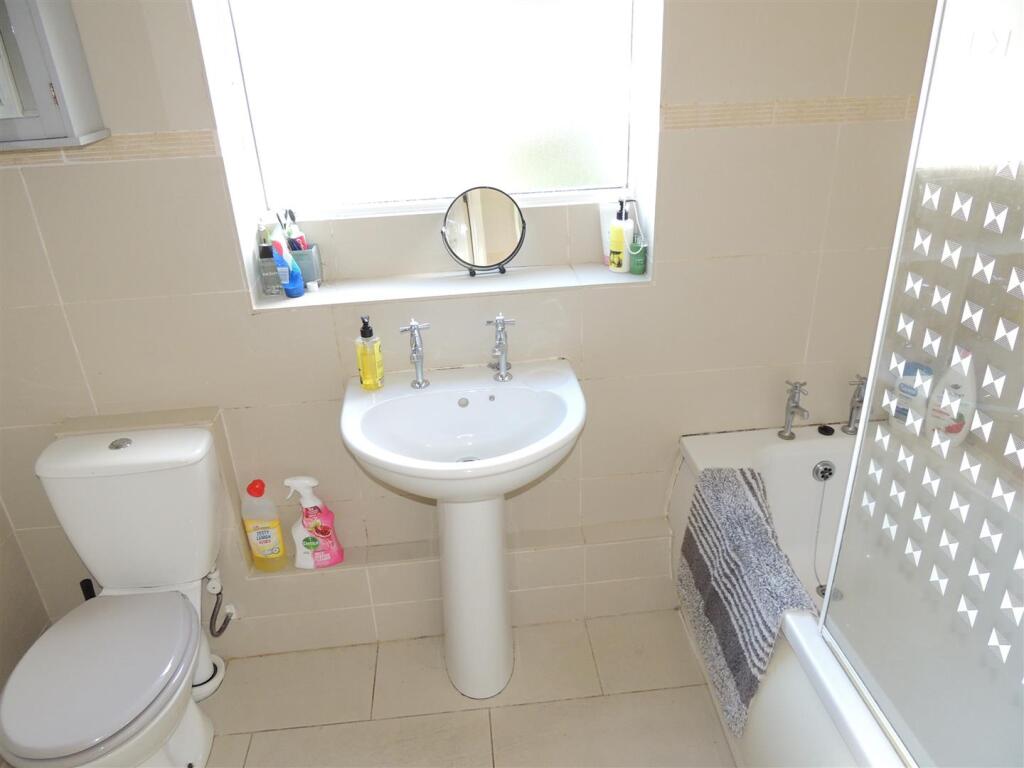 Bathroom.JPG
