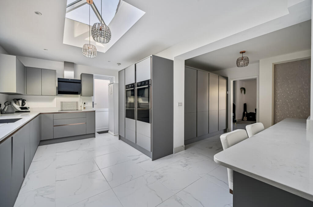 1384361-31-692ef6...