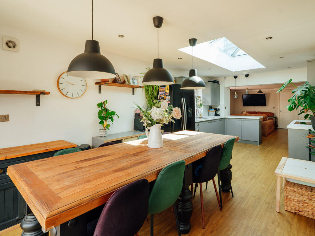Kitchen / Dining Area