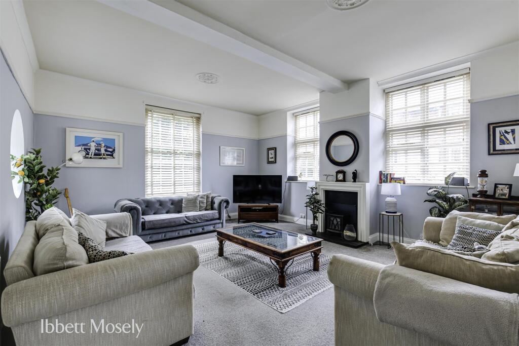 6 Living Room.jpg