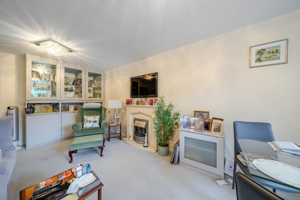 1382852-5-691c743...