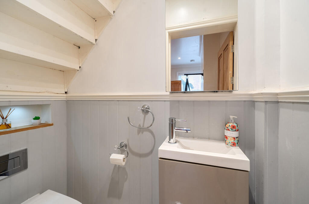 1387846-10-693c12...