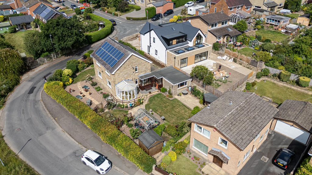 LOCATION &amp; VIEWS