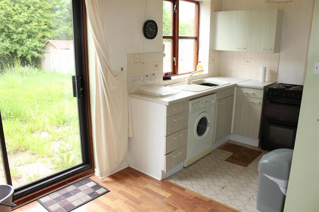 28 Barnsley Close, Atherstone