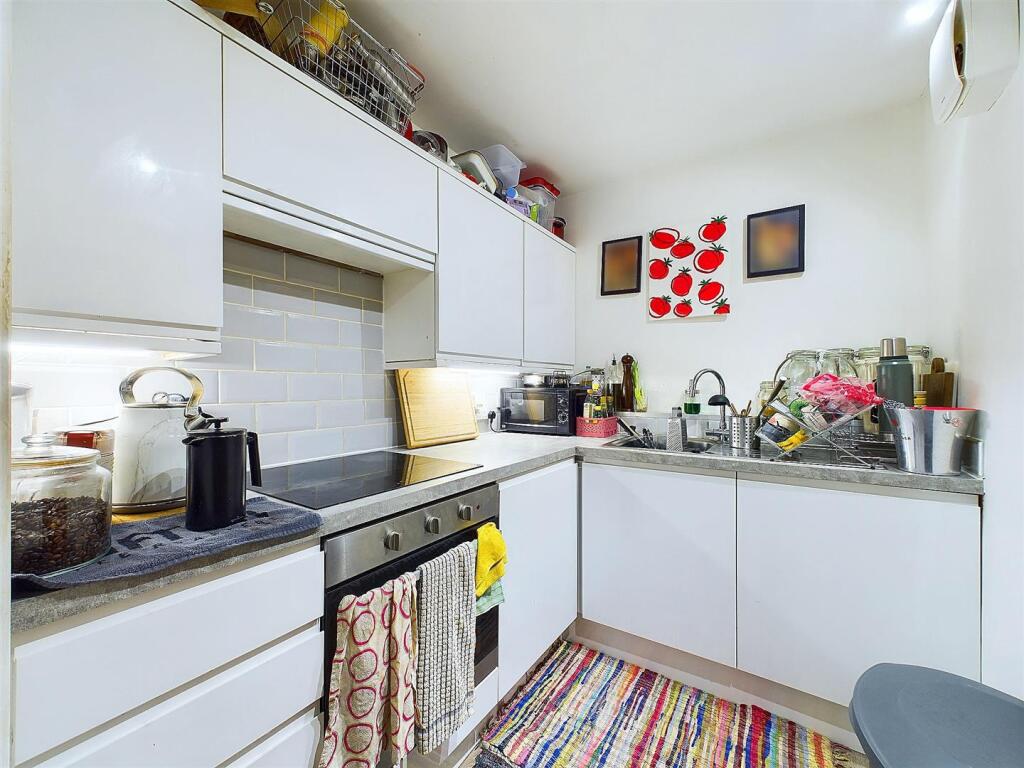 3 - 42 Bedminster Parade Investment Flats.jpg