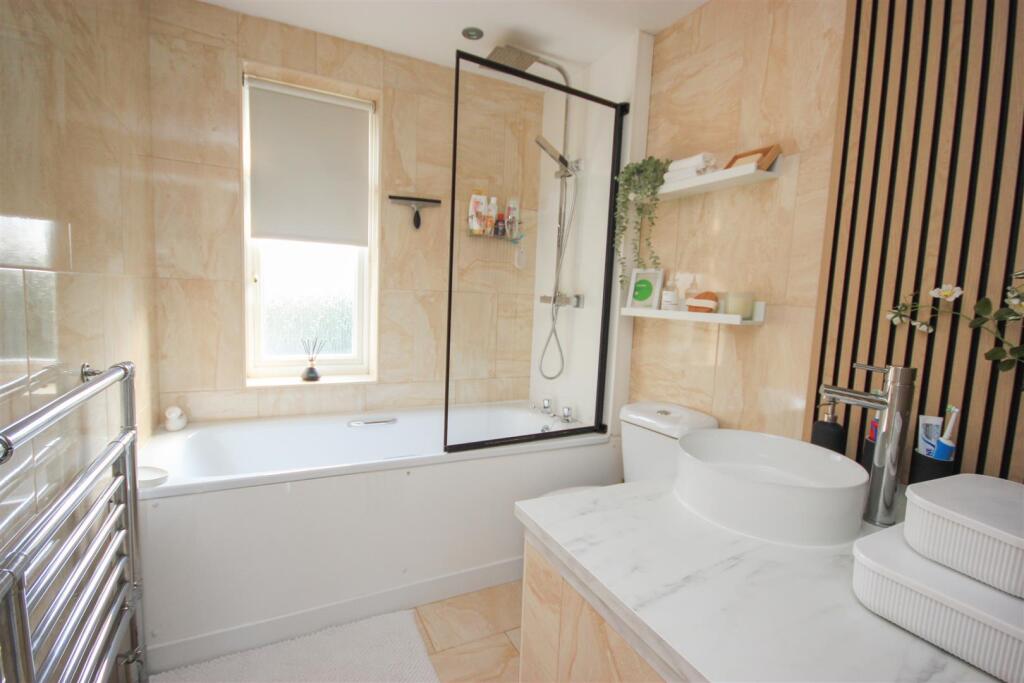 bathroom..jpg