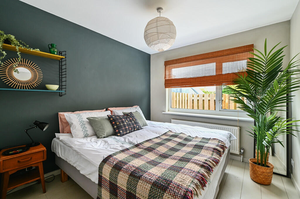 Dereta, first Ave...