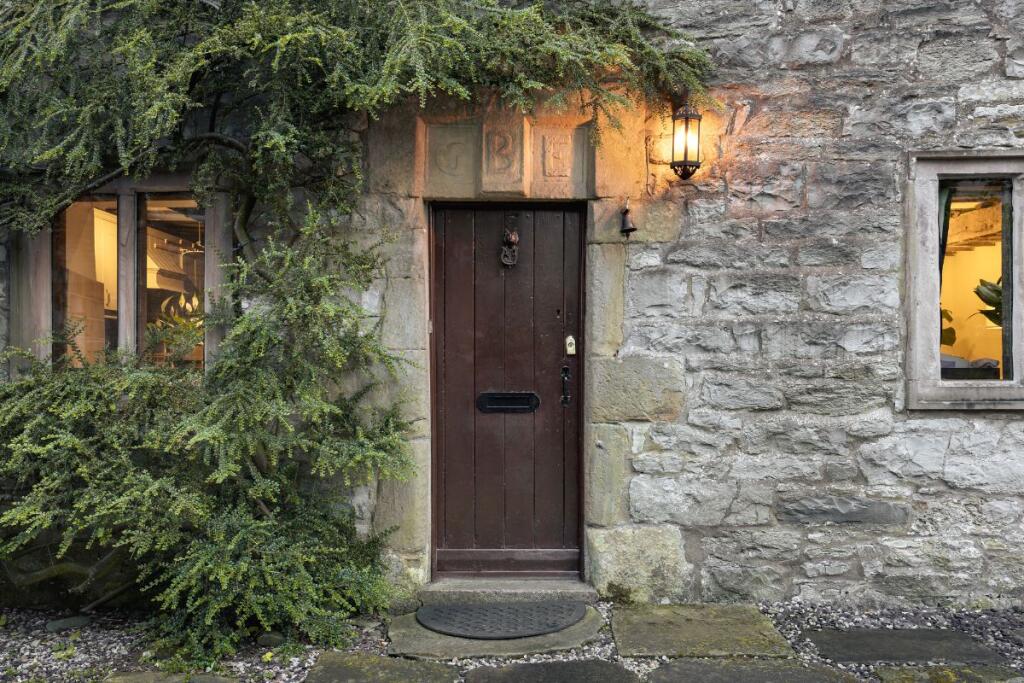 Kirkland House Entrance